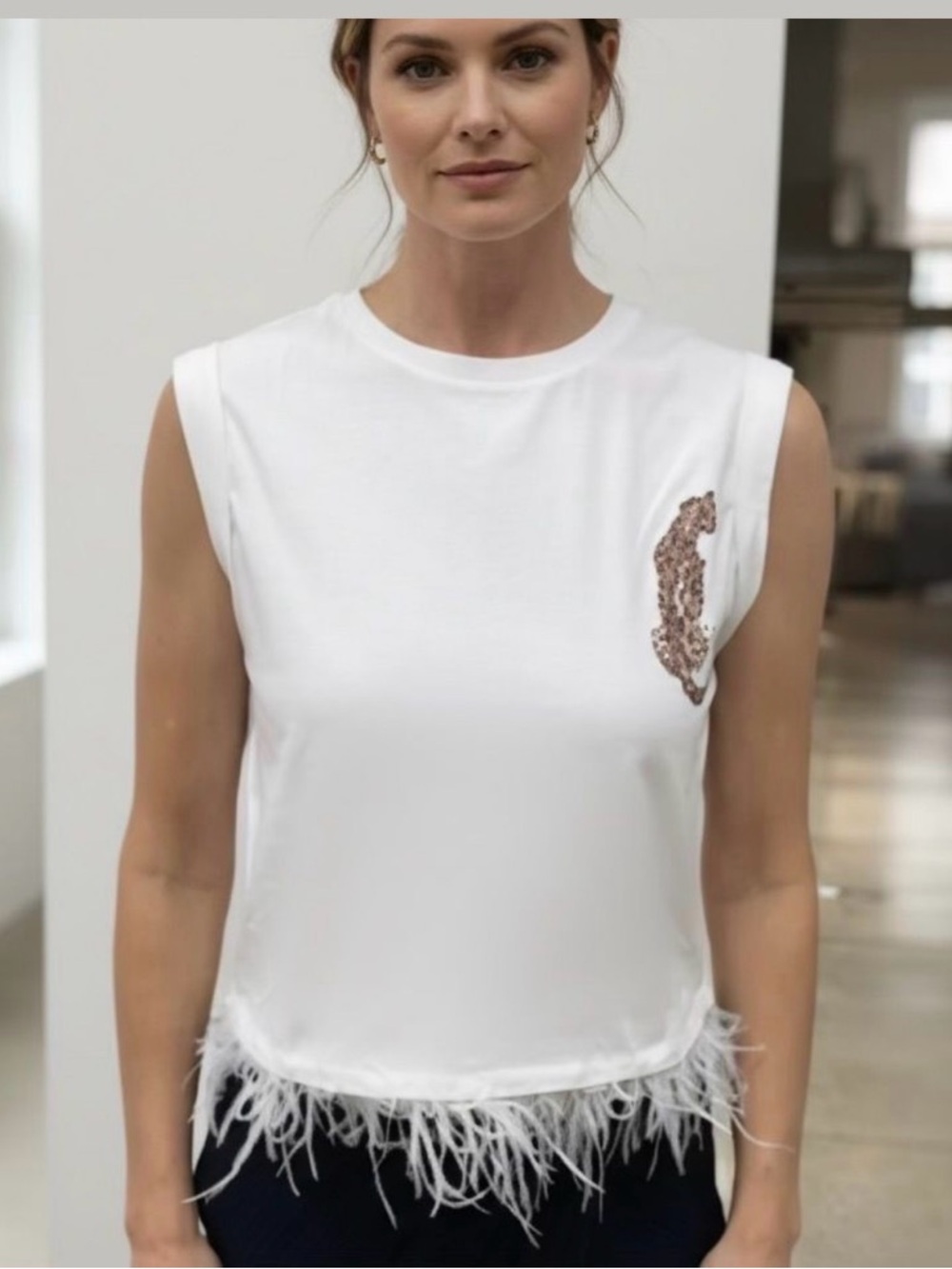 Adrienne Landau leapord feather top, sleeveless tee, white Sz med